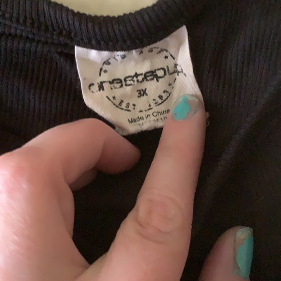 plus black tank top with little red heart - Picture 2 of 3